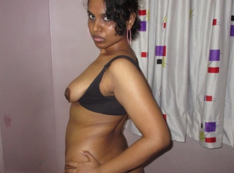 thick indian babe nudes gallery