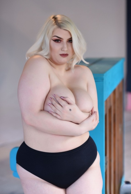 slutted out bbw free sexy photo